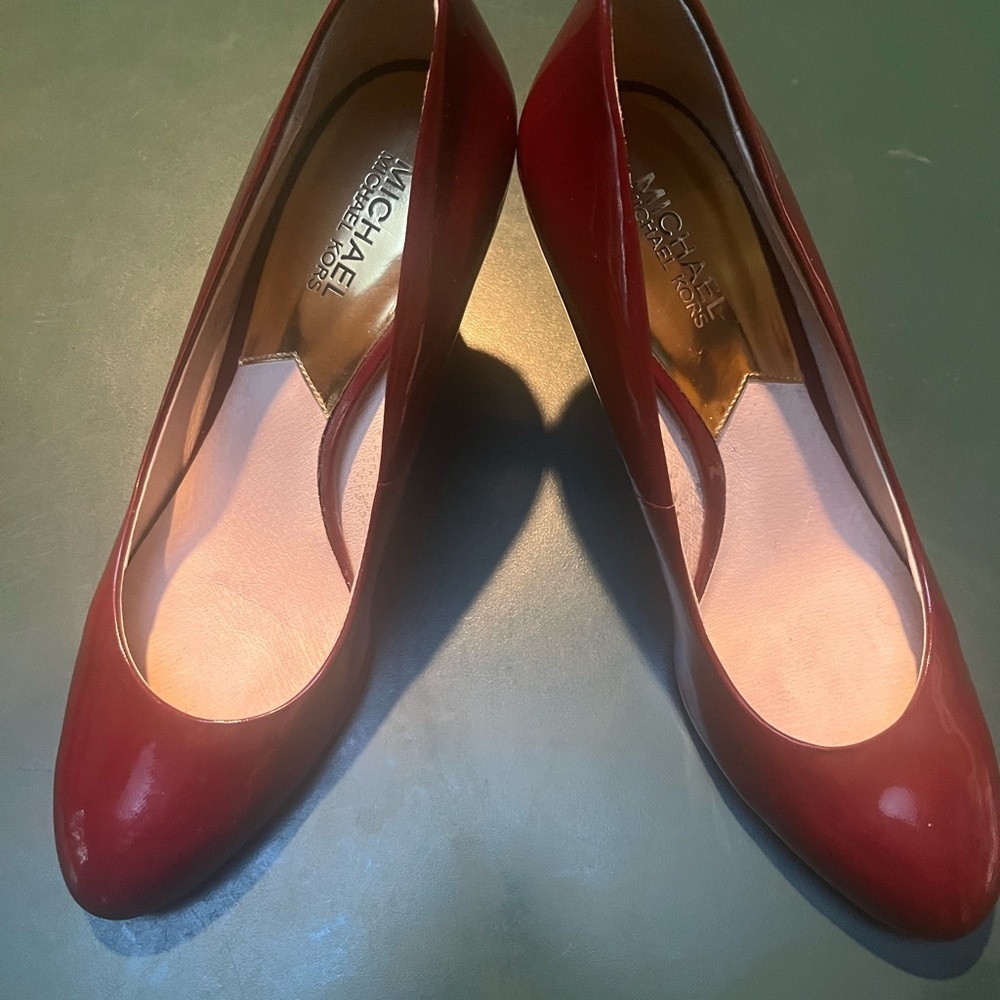 Michael Kors Women’s Round Toes High Heel Comfort Pump